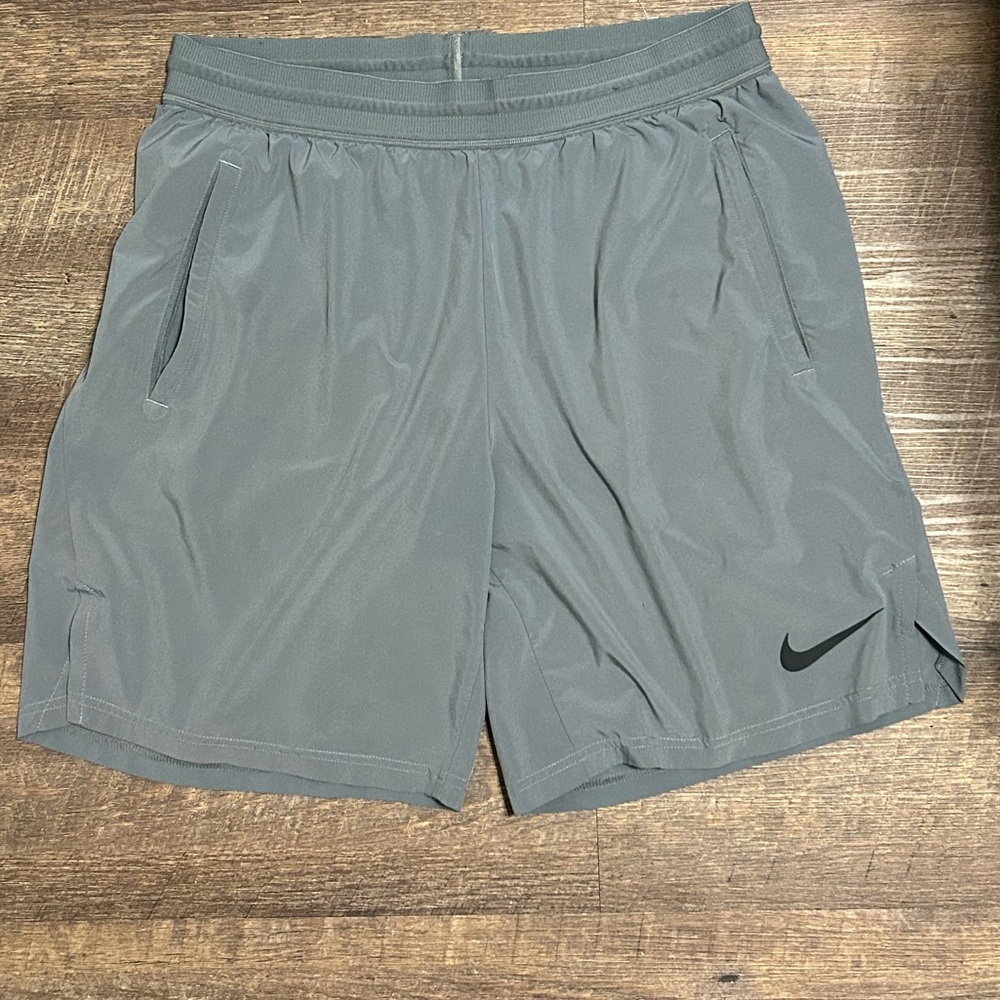 (SOLD) Nike Men's Dri-FIT Flex Size Large
